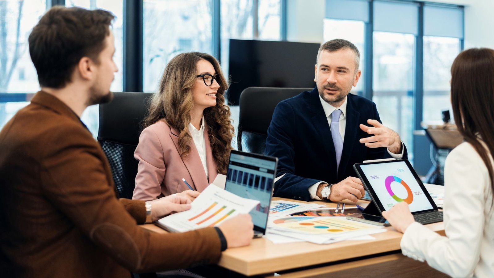 How Business Advisory Services Help Companies Scale Smarter