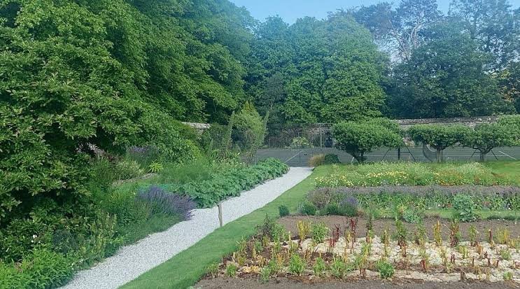 Clovelly Court
